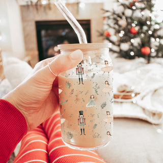 Holiday glass tumbler 17oz - Christmas nutcracker ballerina coffee cup bamboo lid - Pastel festive drinkware with straw
Traditional Nutcracker Christmas glass cup – pastel holiday coffee tumbler