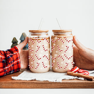 Reusable Christmas cup – glass tumbler with bamboo lid and straw
Unique holiday coffee gift – candy cane and snowflake glass tumbler