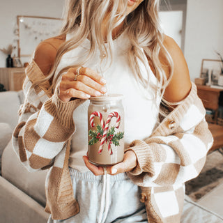 Holiday glass tumbler - Christmas candy cane holly coffee cup gifts - Traditional festive drinkware bamboo lid
Candy cane Christmas glass tumbler – holly wreath design for coffee or cocoa