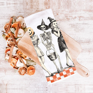 witch and pumpkin head vintage towel for fall gifting
retro halloween flour sack towel for cottage kitchen décor
vintage style halloween art towel with three spooky gals
orange gingham style halloween towel with pinup illustrations