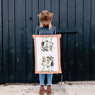 vintage cartoon style halloween towel with pumpkin and witch
orange gingham border halloween towel for traditional décor
1950s style halloween kitchen towel with flirty witch design