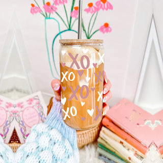 Pink XO’s and hearts 20oz glass cups with bamboo lid and glass straw, perfect for Galentine’s or Valentine’s gifts.
Playful 20oz glass cups with bamboo lid and glass straw featuring pink XO’s and hearts for a fun and cute gift.