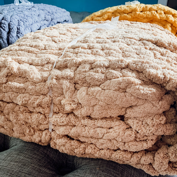 Woman Made Chunky Knit Blankets USA