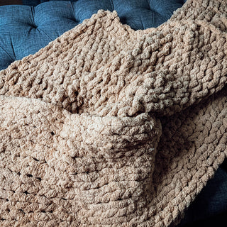 handmade beige chunky knit blanket